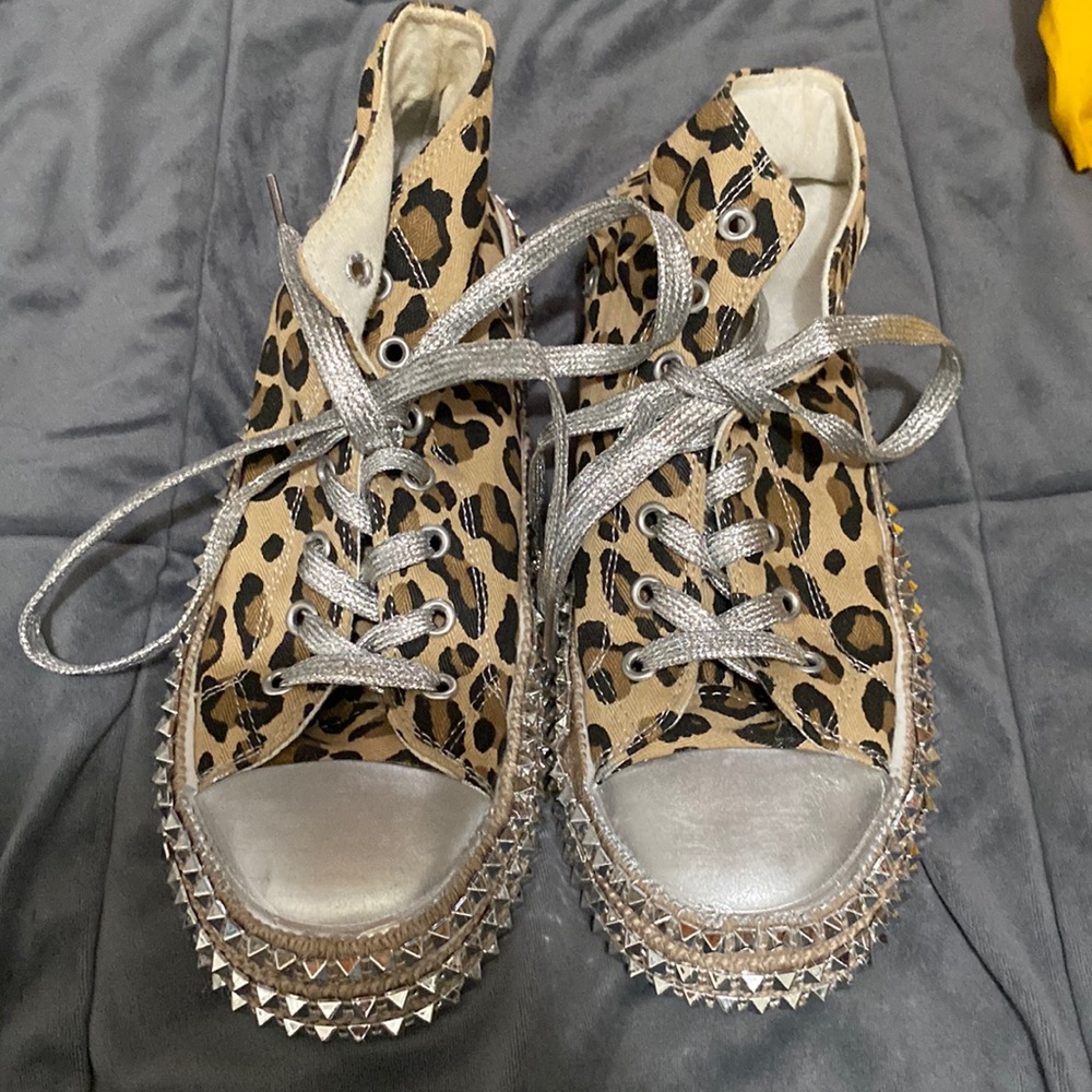 Fashion classic leopard print shoes size 8 or 8 1/2